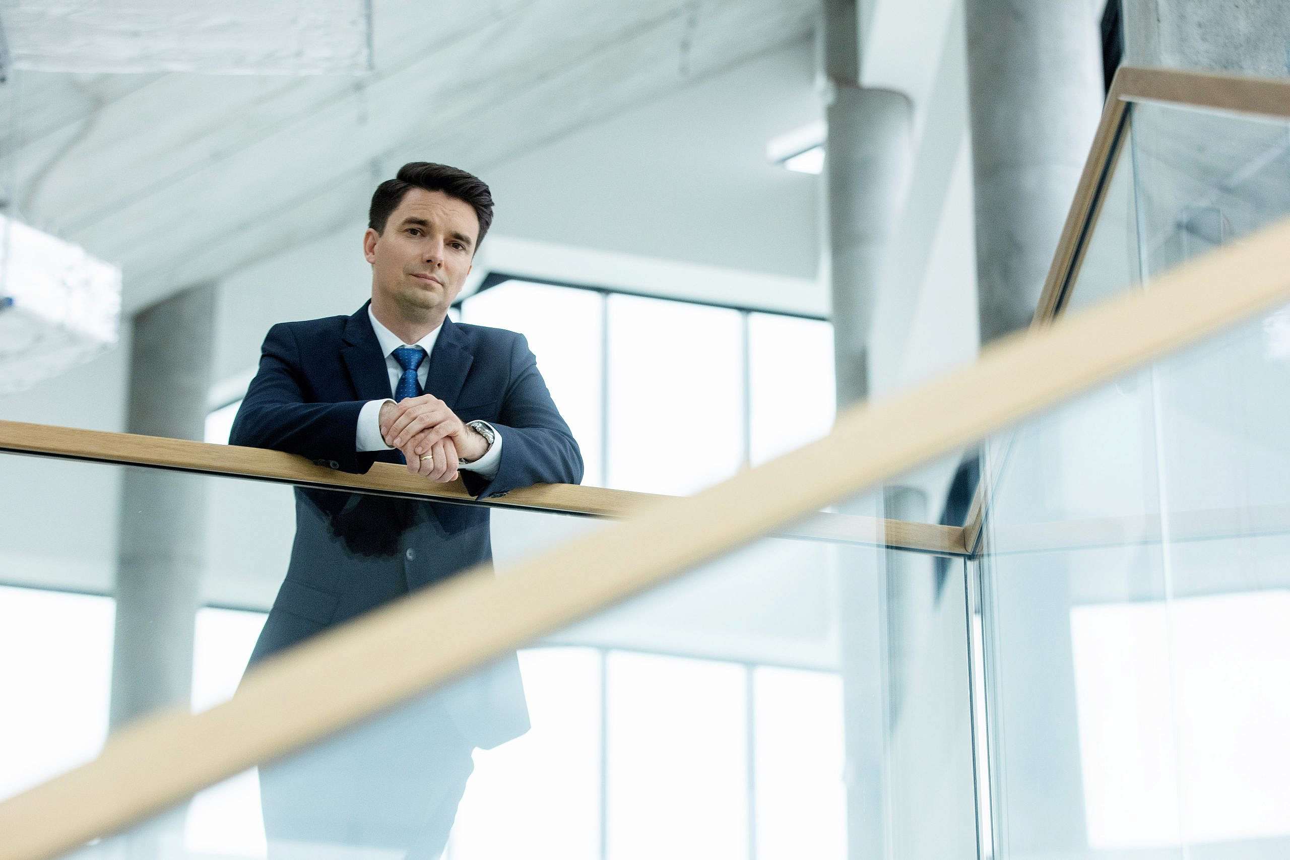 Sesja wizerunkowa członka zarządu . Sesja biznesowa w biurze. Fotograf biznesowy Warszawa